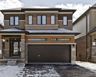 4 BR Modern Detached House in Paris, Brant - Paris - Building