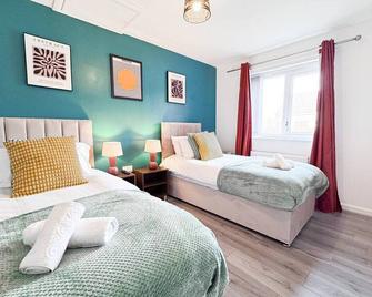 3 Bedroom House with Fast WiFi and Free Parking - TV's in Every Room - Manchester - Bedroom