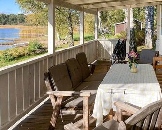 Beautiful Home In Tranås With Lake View - Tranas - Balkon