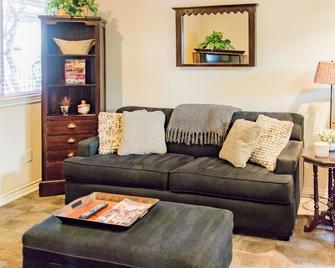 Vineyard Court Designer Suites Hotel - קולג' סטיישן - סלון