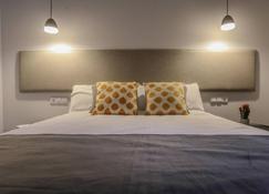 Tria Nomina Apartamentos Turísticos - Merida - Bedroom