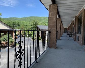 West Point Motel - Highland Falls - Balcony