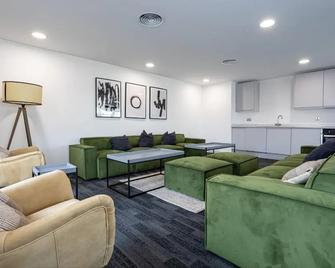 Cozy Urban Apartment in Salford - Manchester - Living room