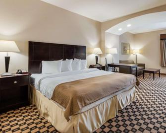 Quality Inn & Suites - Groesbeck - Bedroom