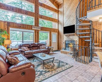 Ptarmigan's Roost - Whitefish - Living room