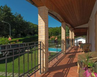Lucrezia e Cesare Borgia - Borgiano - Balcony