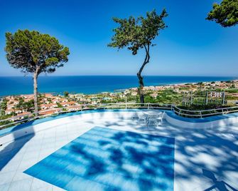 Hotel La Castellana - Belvedere Marittimo - Piscina