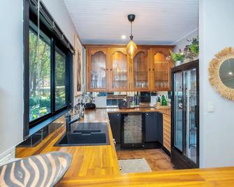 Luxury Farm House on 20 acres - Sleeps 22 - St Albans - Cocina