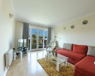 Hunters Wharf River View by Select SA - Reading - Living room