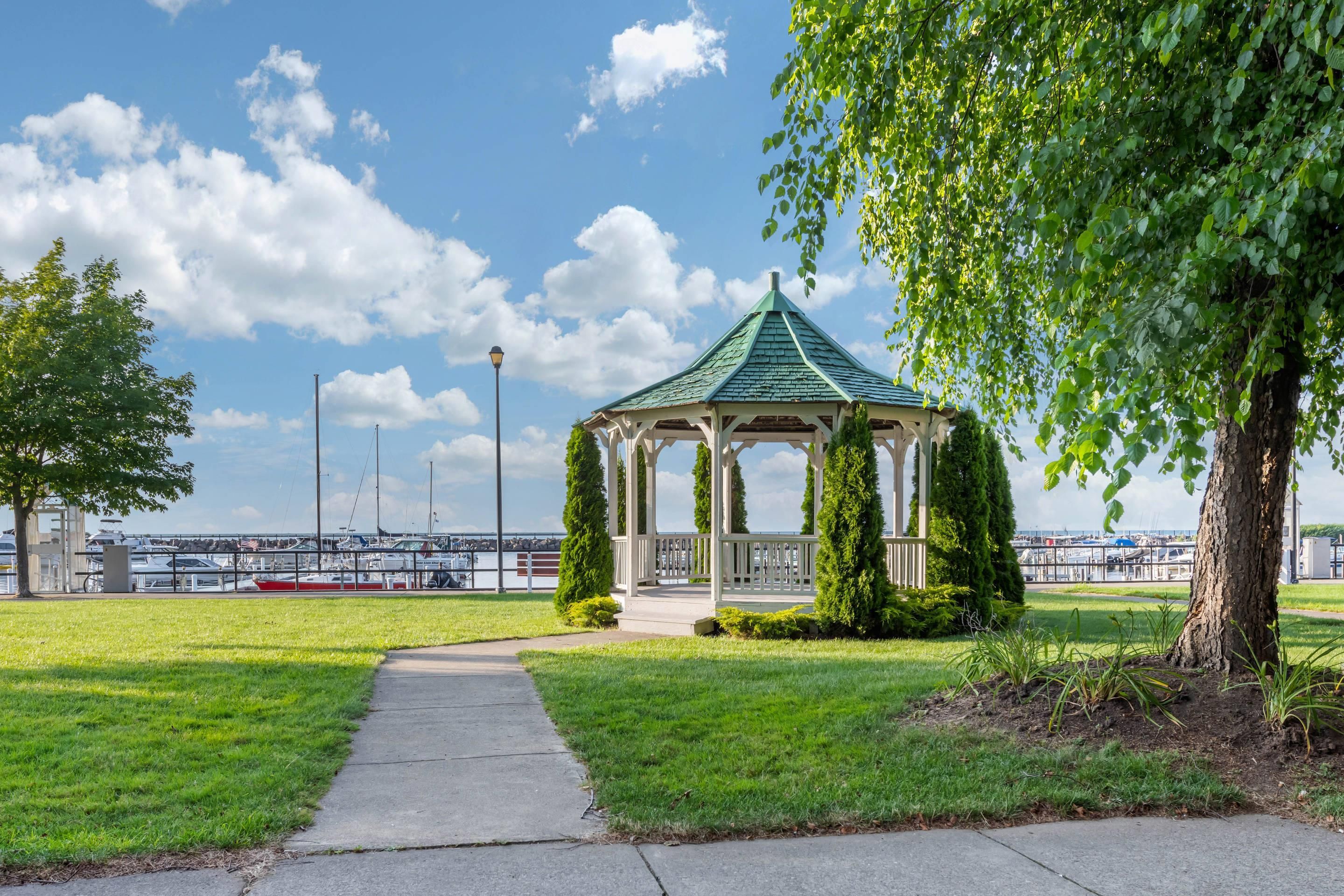 Clarion Hotel Conference Center on Lake Erie - Dunkirk - Vista del exterior