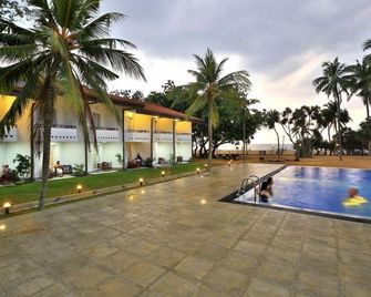 Hibiscus Beach Hotel & Villas - Kalutara - Pool