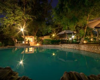 Victoria Falls Backpackers Zambia - Livingstone - Piscina