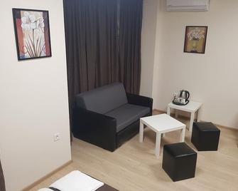 Twain Apart&Rooms - Sofia - Living room
