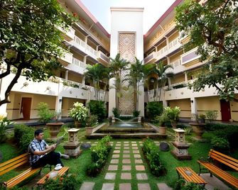 Puri Kiic Golf View Hotel - Karawang - Building