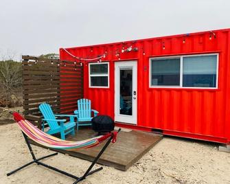 The Tiny Beach House - 'Surf's Up' - Kerrville - Patio