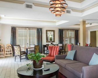 Holiday Inn Express & Suites Cullman By IHG - Cullman - Wohnzimmer
