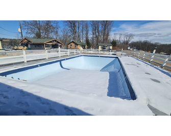 Werry's Cottages Motel & Pub by OYO East Stroudsburg Poconos - East Stroudsburg - Piscina
