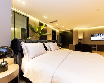 Hotel Unik - Tiran - Yatak Odası