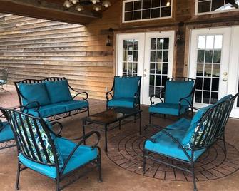 Red Fern Lodge Room 3 - Statesboro - Patio