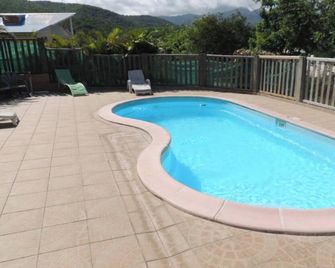 Maison lumineuse à Bouillante avec vue sur la mer - Bouillante - Pool
