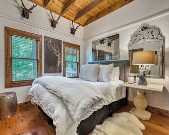 Luxury Mtn Cabin, Lge Screen Porch W/Woodburning Fp, Quiet Nbrhd, Mins to Mainst - Highlands - Bedroom