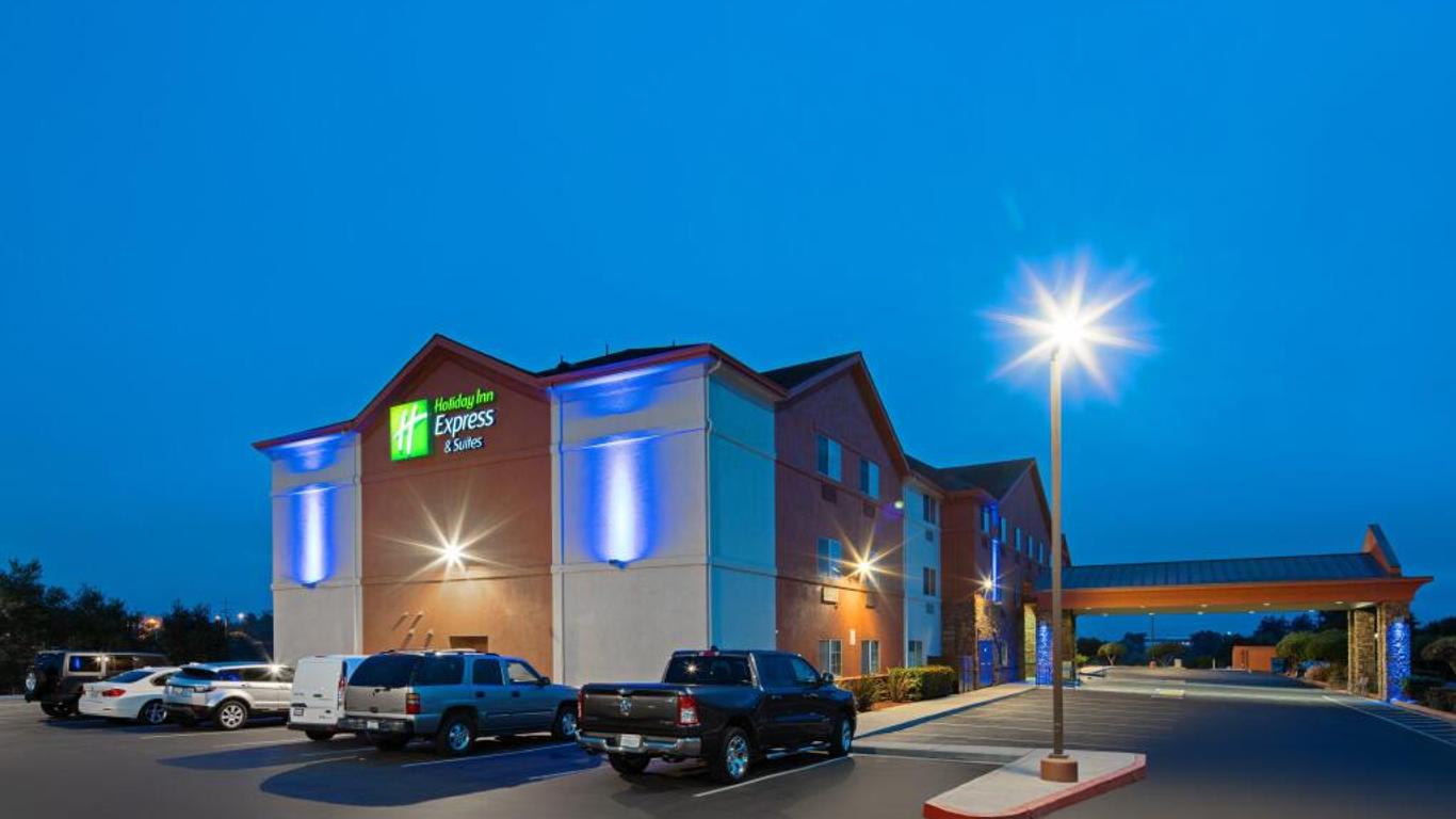 Holiday Inn Express & Suites Watsonville