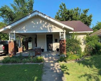 Relax on Lake- cozy, spacious, and stylish - Ponca City - Budova