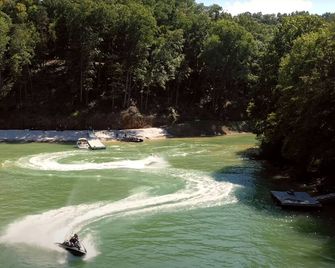 Enjoy the 'Calm On The Water' in a Relaxing Luxurious Pool Cabin on the Lake! - Dandridge