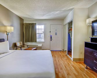 Studio 6 Phoenix Deer Valley - Phoenix - Bedroom