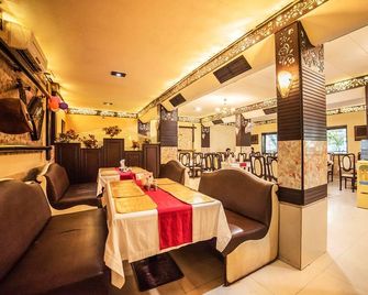 Fabhotel Santoor - Indore - Restaurante