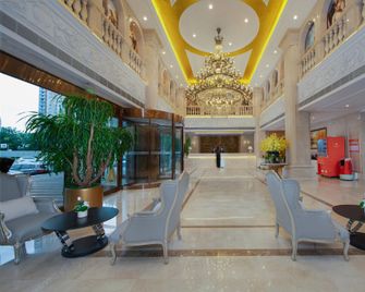 Vienna Hotel (Xinxiang DL Fat Donglai Sanpang Store) - Xinxiang - Lobby