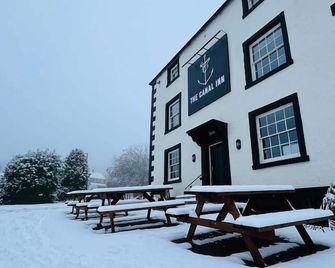 The Canal - Whatstandwell - Patio