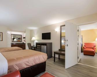 Quality Inn and Suites near Lake Oconee - Greensboro - Habitación