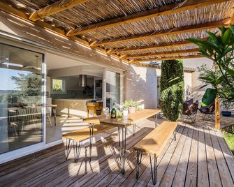 La Villa Les Petits Gardons - Castillon-du-Gard - Patio