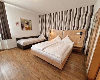 Center Hotel Essen - Essen - Habitación