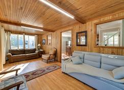 Pet-Friendly Springville Cabin Near Kentucky Lake! - Springville - Sala de estar