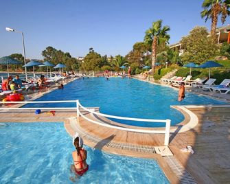 博德魯姆綠港飯店 - 博德魯姆 - 游泳池