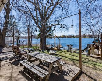 Lakefront Family Beach House - Andover - Patio