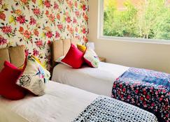 Homely Birch Close House with Free Parking,Garden & Sleeps 8 - Cambridge - Bedroom