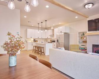 Riverwalk Suites, #210 Your Riverside Retreat! - Cashmere