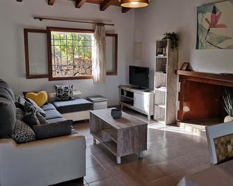 Perfect villa with pool and garden near the beach - Felanitx - Living room