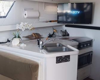 Unique And Beautiful 'Bonne-Vie At Sea'Br - Key Largo - Kitchen