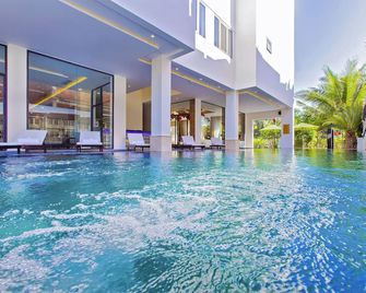 會安艾麗海灘精品酒店 - 會安 - 游泳池