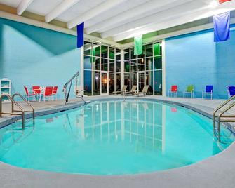 ترافلودج باي ويندام آيوا سيتي - ايوو ستي - حوض السباحة