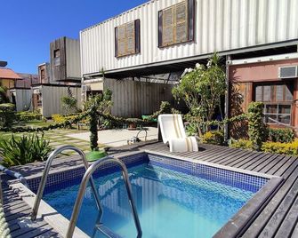 كونتينر إيكو سويتس - كابو فريو - حوض السباحة