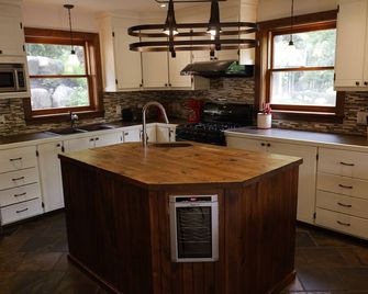 Our little castle - Sainte-Agathe-des-Monts - Kitchen