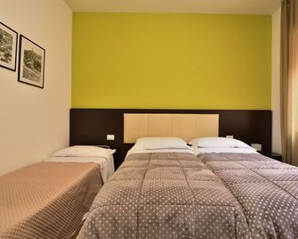 Donna Eleonora Residence - מאטרה - חדר שינה