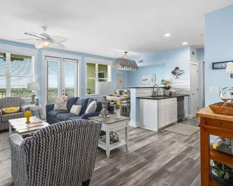 Beach Bayby! Townhouse in Popular Pointe West. Resort Pools, Lazy River! - Jamaica Beach - Sala de estar