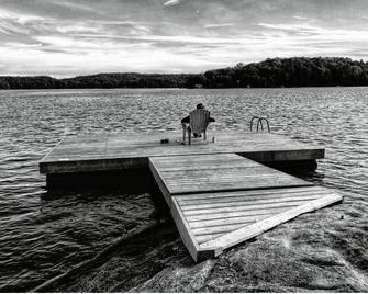 Private Muskoka cottage on 5 acres with 300 ft of waterfront - Windermere - Beach