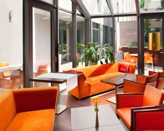 Holiday Inn Trnava By IHG - Trnava - Lounge